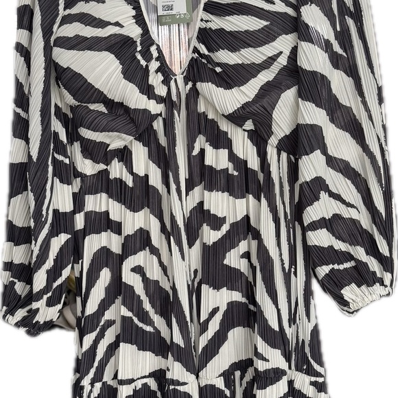 H & M Chic Black and White Patterned Dress - Picture 1 of 3